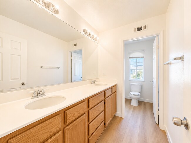 Building Photo - Beautifully Updated 5 Bedroom House with 3 Car Garage For Rent
