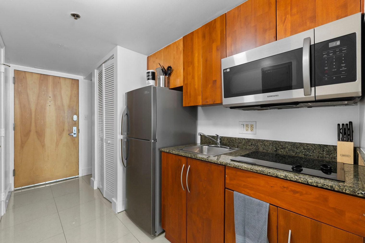 Building Photo - 1 SE 12th St