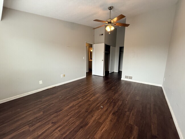 Building Photo - 7280 E Galbraith Rd