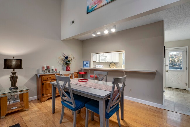 Building Photo - 308 Chota View Pl