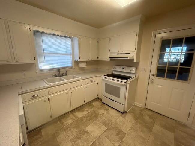 Building Photo - 1015 Walters Ln