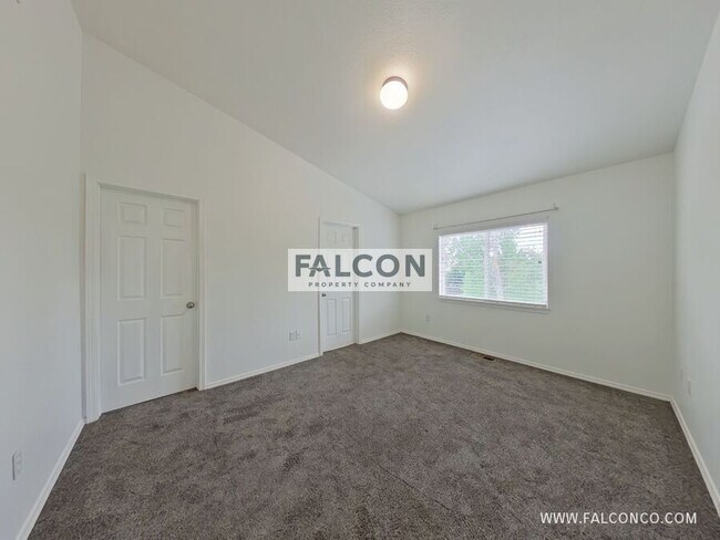 Building Photo - 3851 Josephine Heights