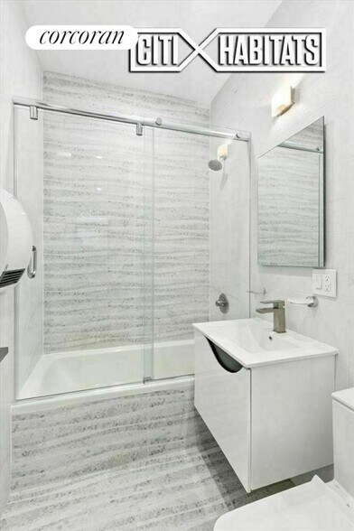 Building Photo - 420 E 138th St