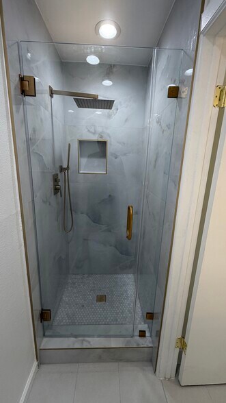 Building Photo - 10331 Lindley Ave