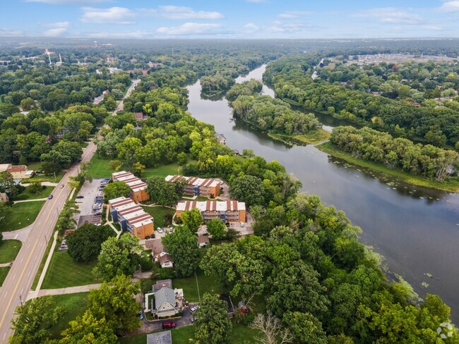 Building Photo - River Oaks