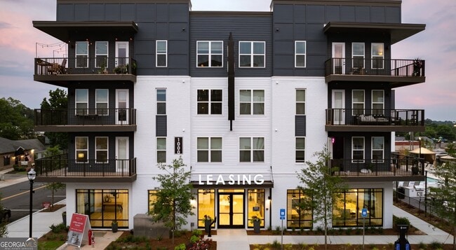 Building Photo - 1000 Rea Dr SW