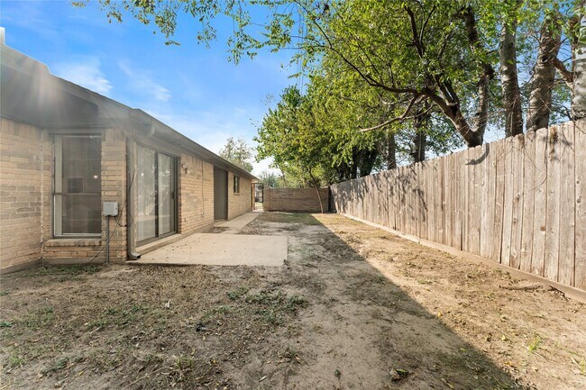 Building Photo - 10746 Staghill Dr