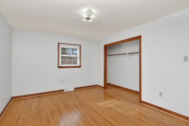 Building Photo - 316 Morningside Dr SW