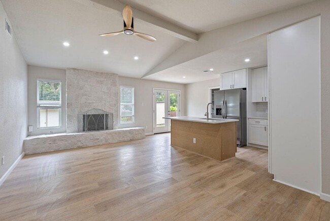 Building Photo - 1204 Spearson Ln