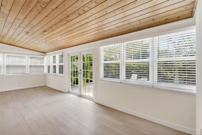 Building Photo - 236 Greymon Dr
