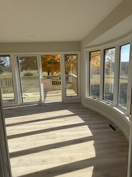 Building Photo - 5500 Vagabond Ln N