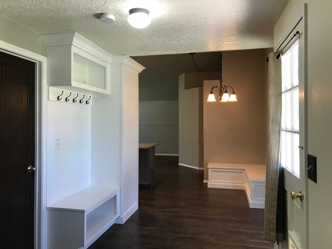 Building Photo - West Boise 3 bedroom, 2 bath home for rent