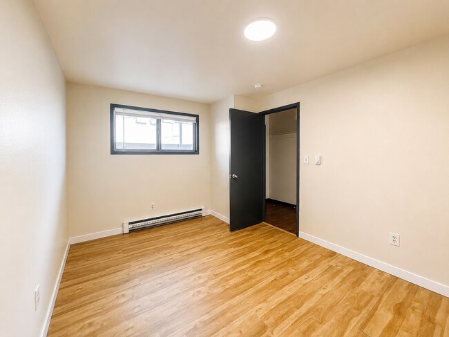 Building Photo - 921 N 96th St
