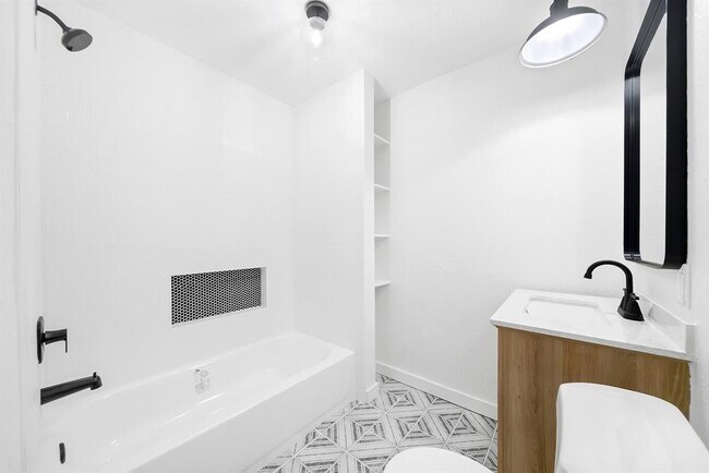 Building Photo - 23939 Griffin House Ln