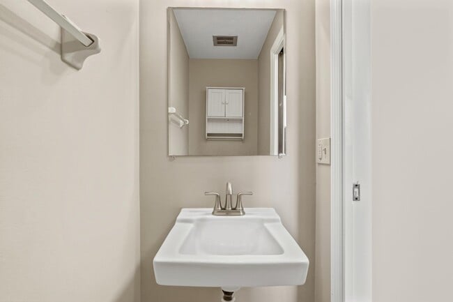 Building Photo - 195 Nottingham Ct