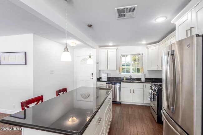 Building Photo - 3117 N 41st Pl