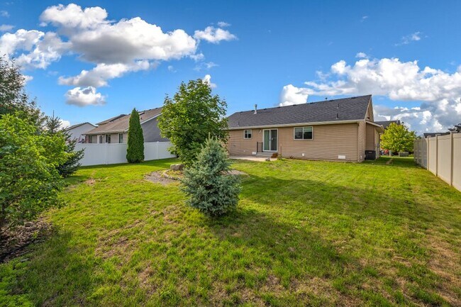 Building Photo - 3 bed 2 bath rancher