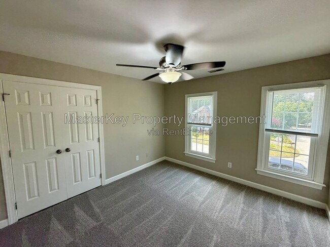 Building Photo - 701 Cricketfield Ln