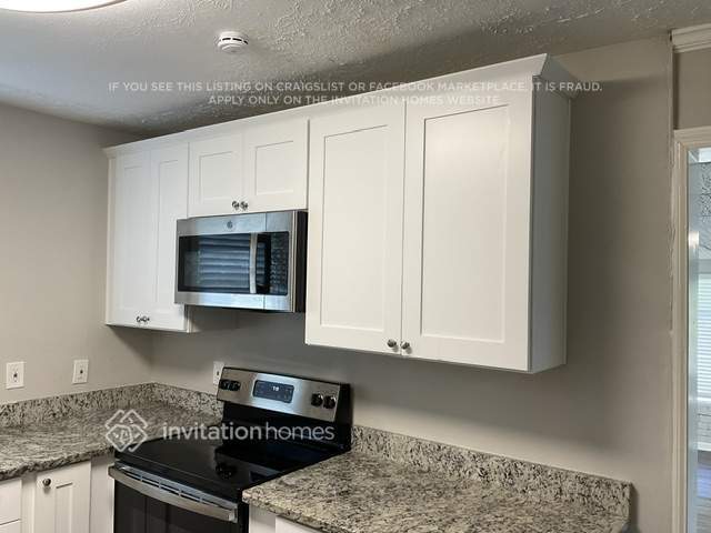 Building Photo - 2630 Farmington Dr SW