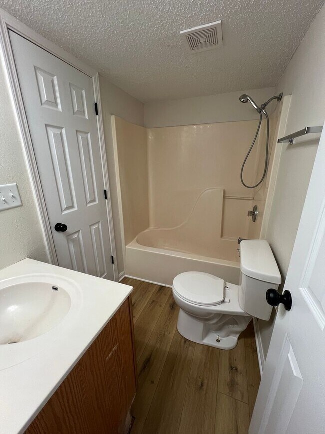 Building Photo - 1908-1910-1910 Arlene Dr