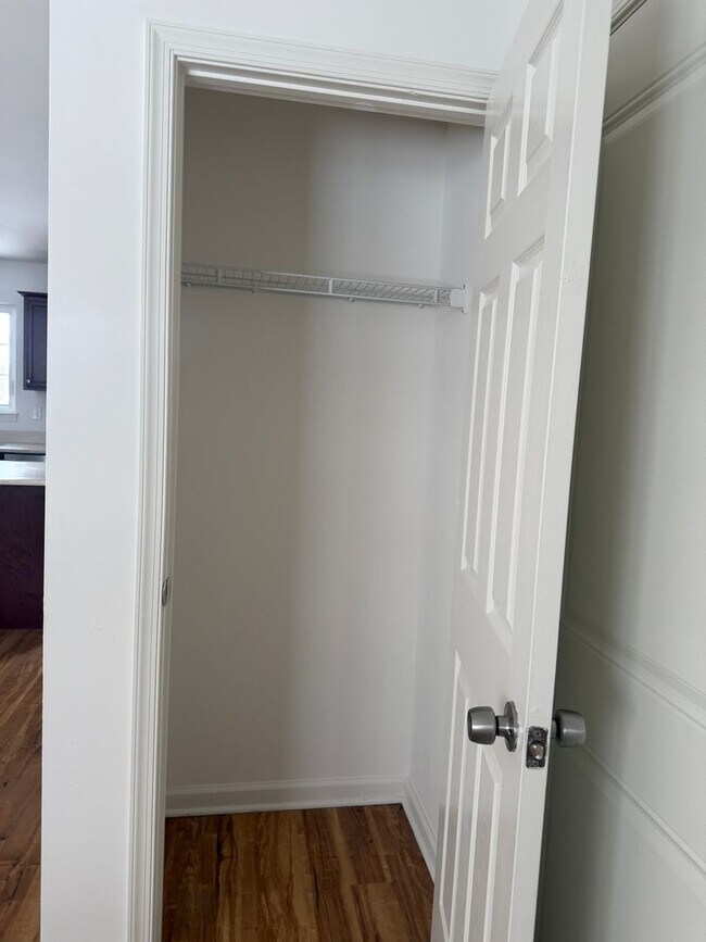 Building Photo - 12-12 Creekside Dr