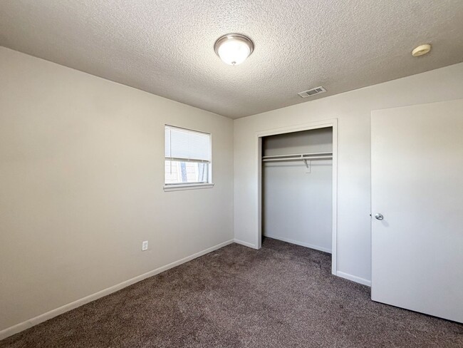 Building Photo - Willow Court Apartments, Unit 204 - 2 Bedroom, 1 Bathroom Apartment Home in Mexia, TX!