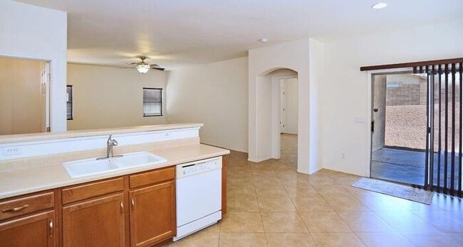 Building Photo - Priced right in Dove Mountain. Fresh & cle...