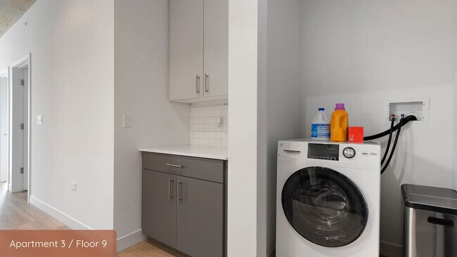 Building Photo - 853 W Blackhawk St