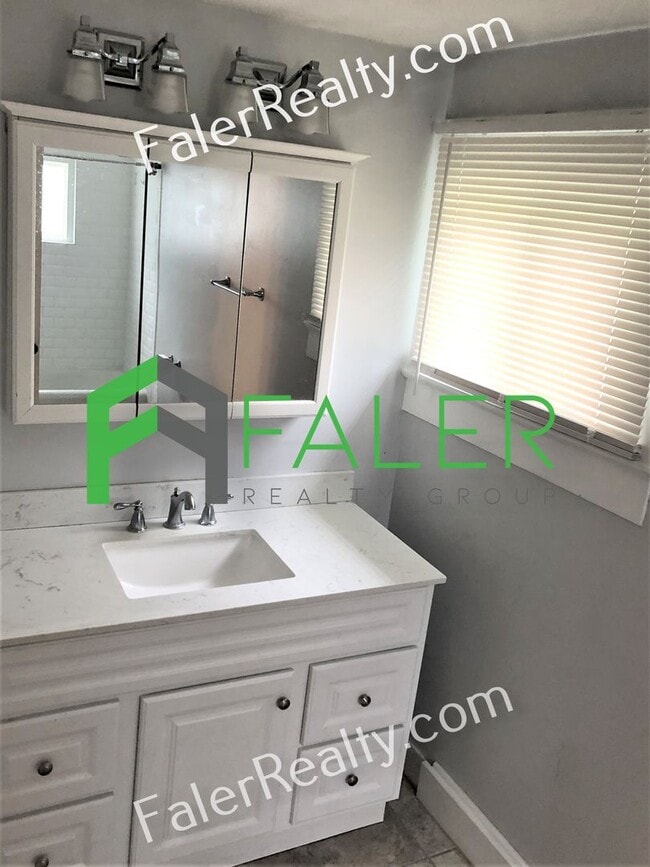 Building Photo - Huge 2-bedroom home with beautiful finishes