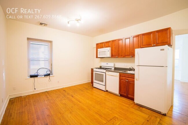 Building Photo - 4244 Spruce St