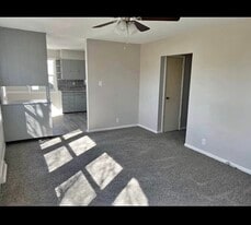 Building Photo - 409 E Lincoln St