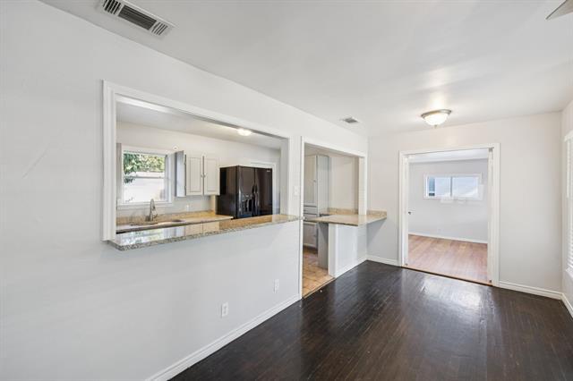 Building Photo - 10433 Cayuga Dr