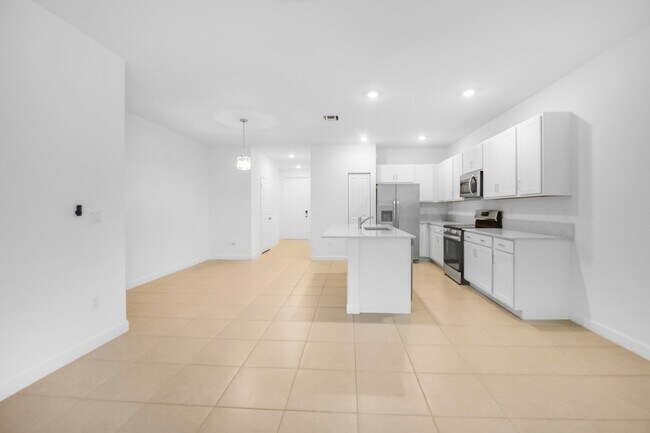 Building Photo - 4519 Hollister Ave