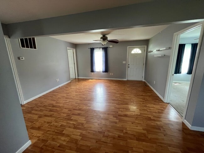 Building Photo - 3 bedroom 2 bath in Jerseyville