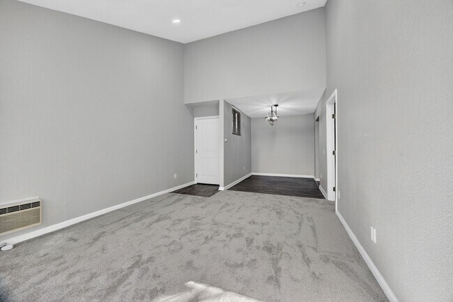 Building Photo - Upgraded 1 Bedroom Unit with Spacious Bedroom!