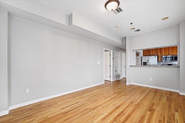 Building Photo - 132 Monroe St