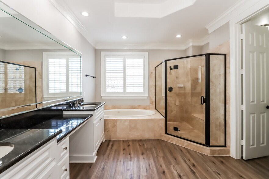 Building Photo - 1829 Oakdale St