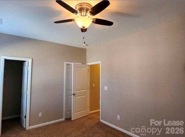 Building Photo - 317 Montibello Dr