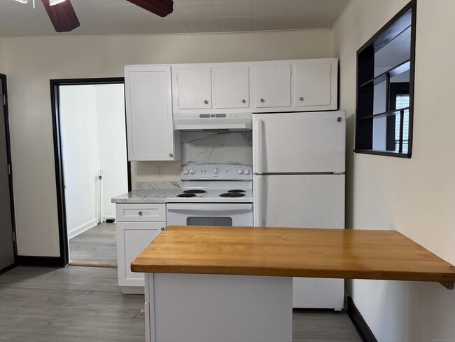 Building Photo - 15 Freestone Ave