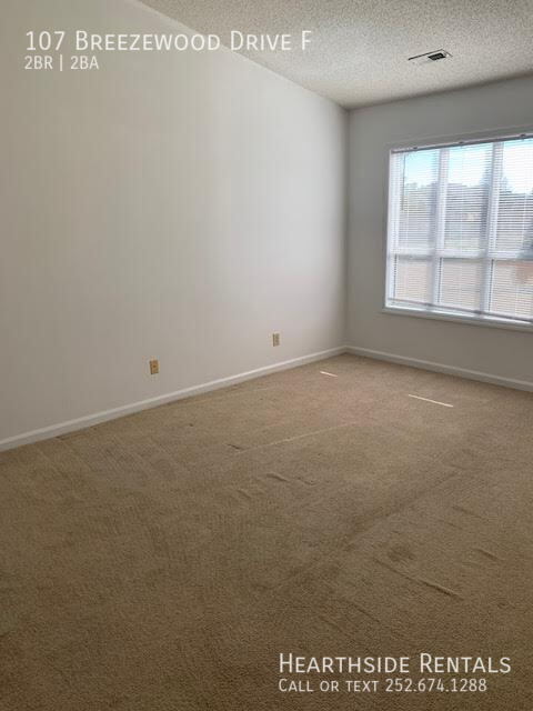 Building Photo - 107 Breezewood Dr