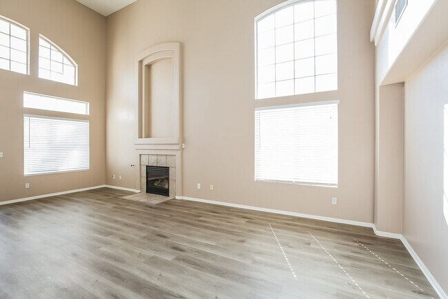 Building Photo - 1102 Broomfield Dr