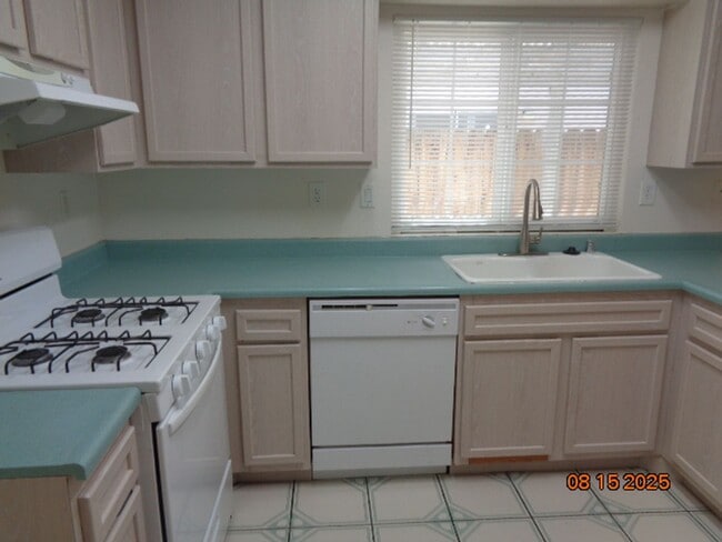 Building Photo - Nice & Clean One Story Home Offering 1374 ...