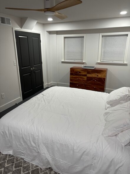 Spacious bedroom - 608 Glenpark Dr