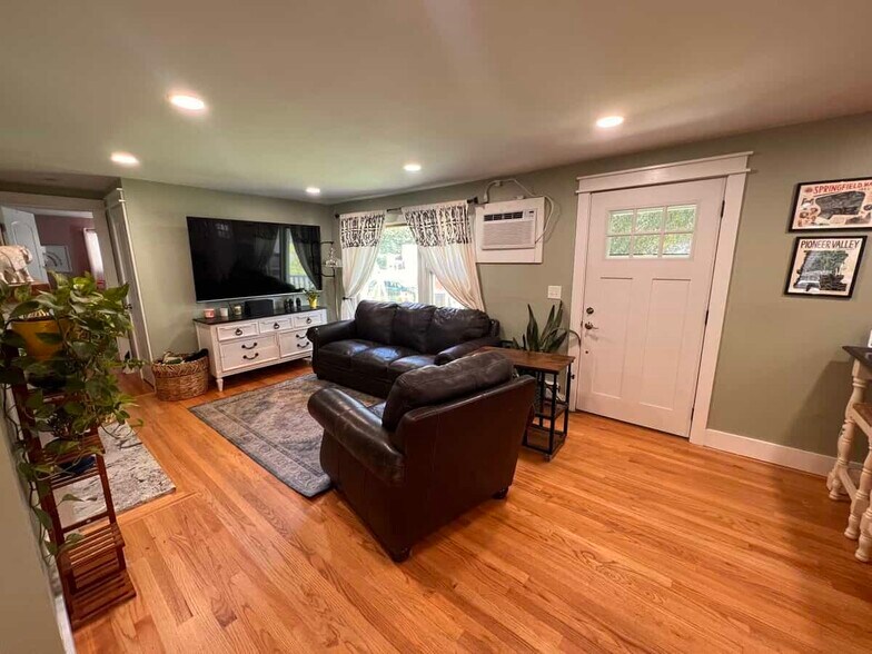 Building Photo - 34 Candice Cir