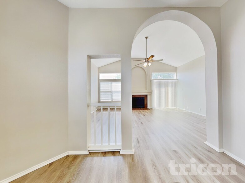 Building Photo - 10218 Basin Field Dr