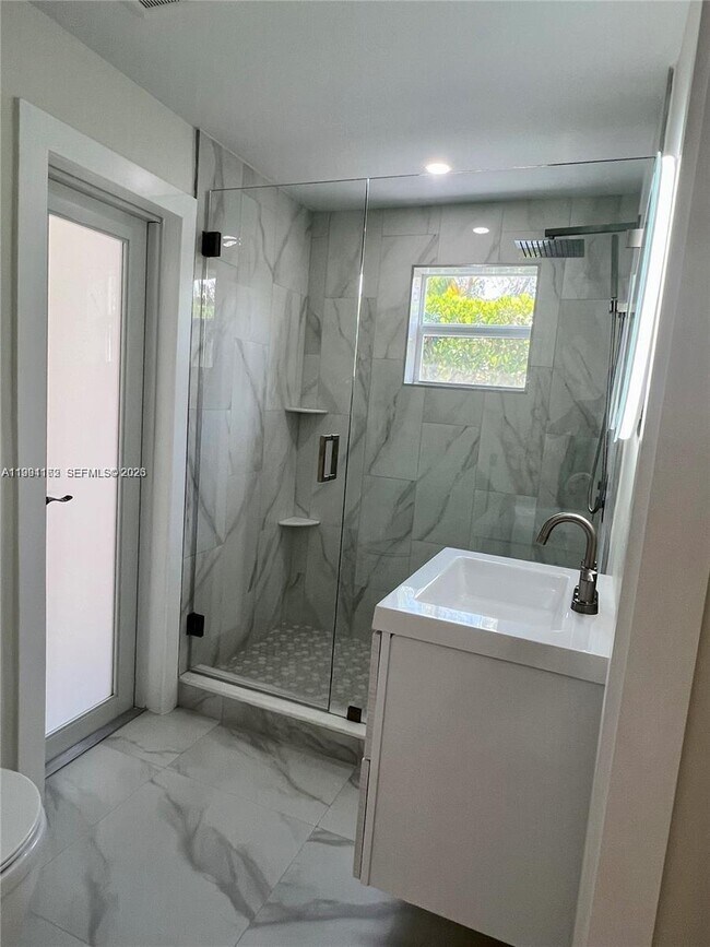 Building Photo - 5970 SW 46th St