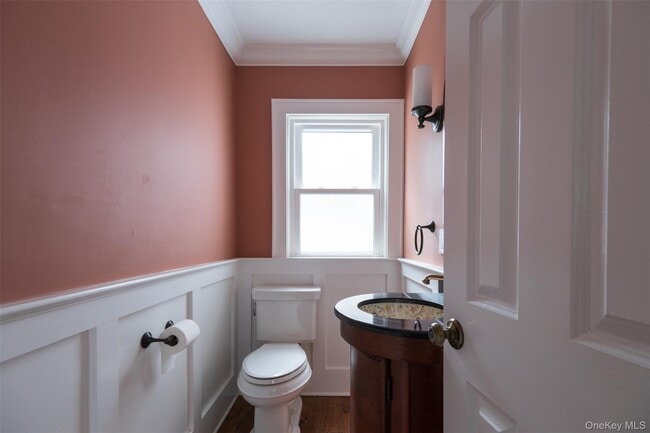 Building Photo - 217 Larchmont Ave