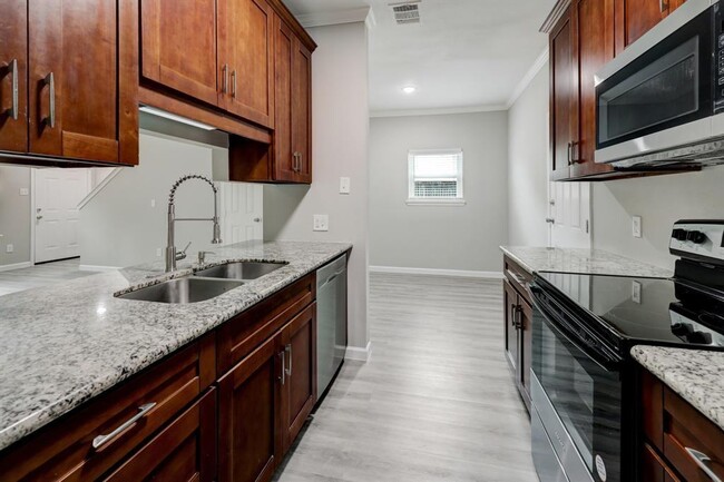 Building Photo - 9850 Pagewood Ln