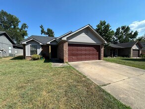 Building Photo - **24 hour notice to show** Welcome to this charming 3-bedroom, 2-bathroom home located in the hea...