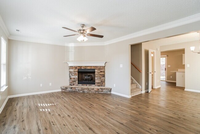 Building Photo - 230 Amir Cir